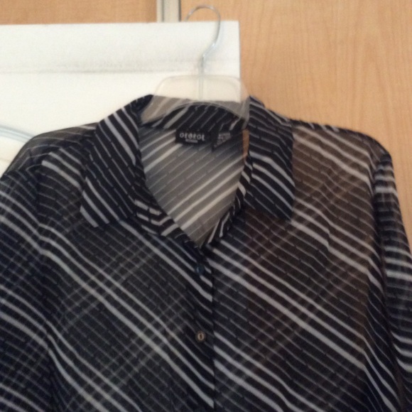 Black/White striped sheer top plus 18W/20W(2/$20) - Picture 2 of 7